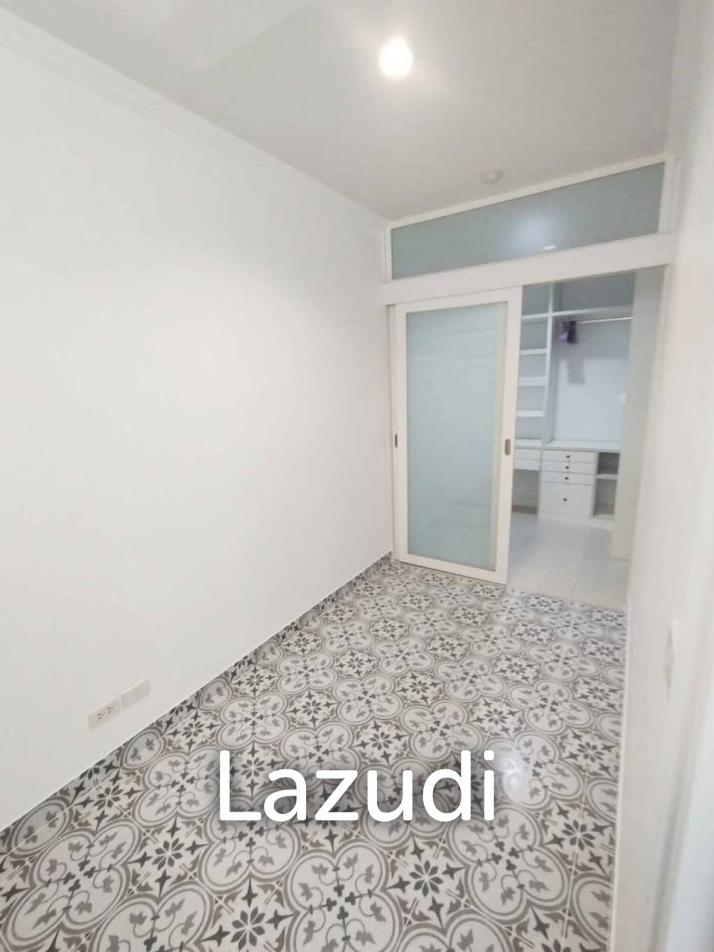 Top Floor Panoramic Beachview 3 bed, 2 bath