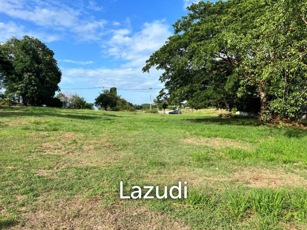 PALM HILLS : 2400 sqm Plot