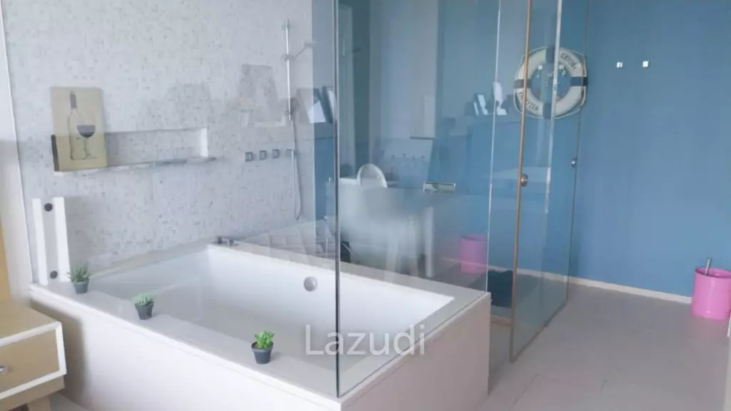 Ocas: Beachfront 2-Bedroom Condo with Resort-Style
