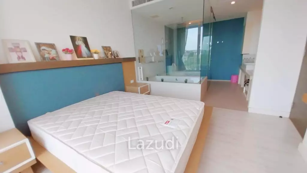 Ocas: Beachfront 2-Bedroom Condo with Resort-Style