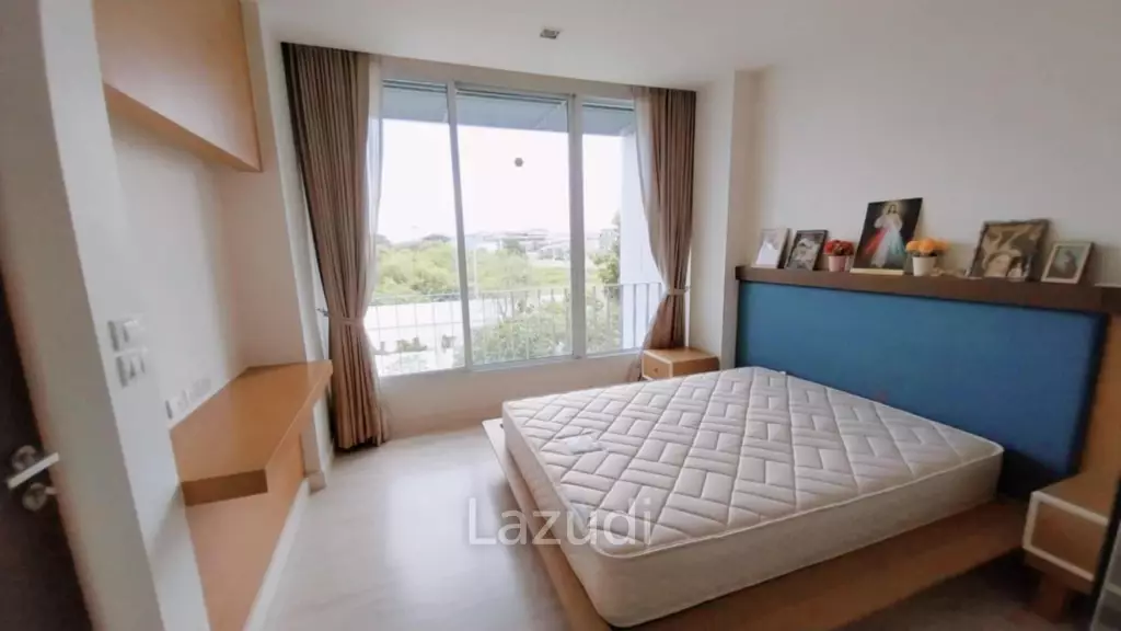 Ocas: Beachfront 2-Bedroom Condo with Resort-Style