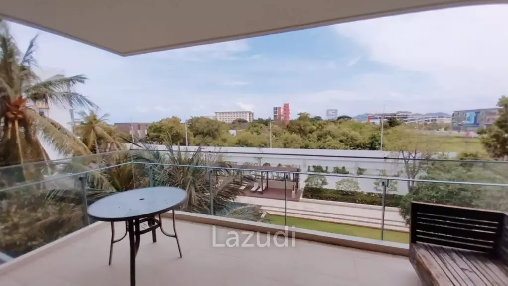 Ocas: Beachfront 2-Bedroom Condo with Resort-Style