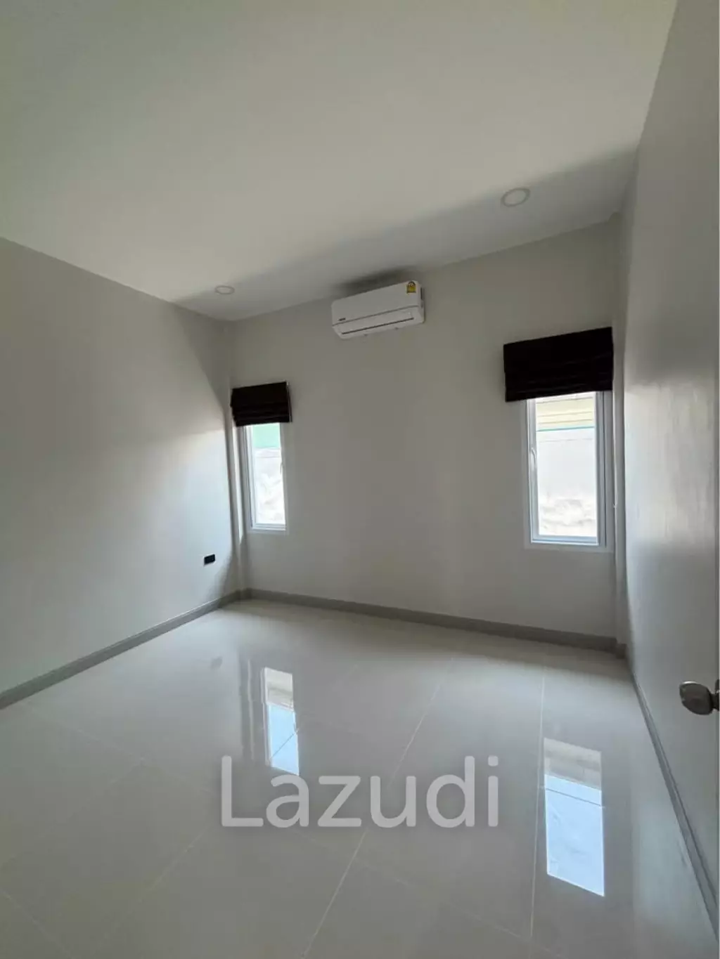 Soi 70: Modern Pool Villa, Freehold with Private Pool