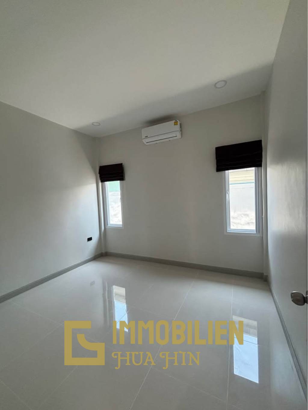 Pool / 3 Schlafzimmer / Europäische Küche