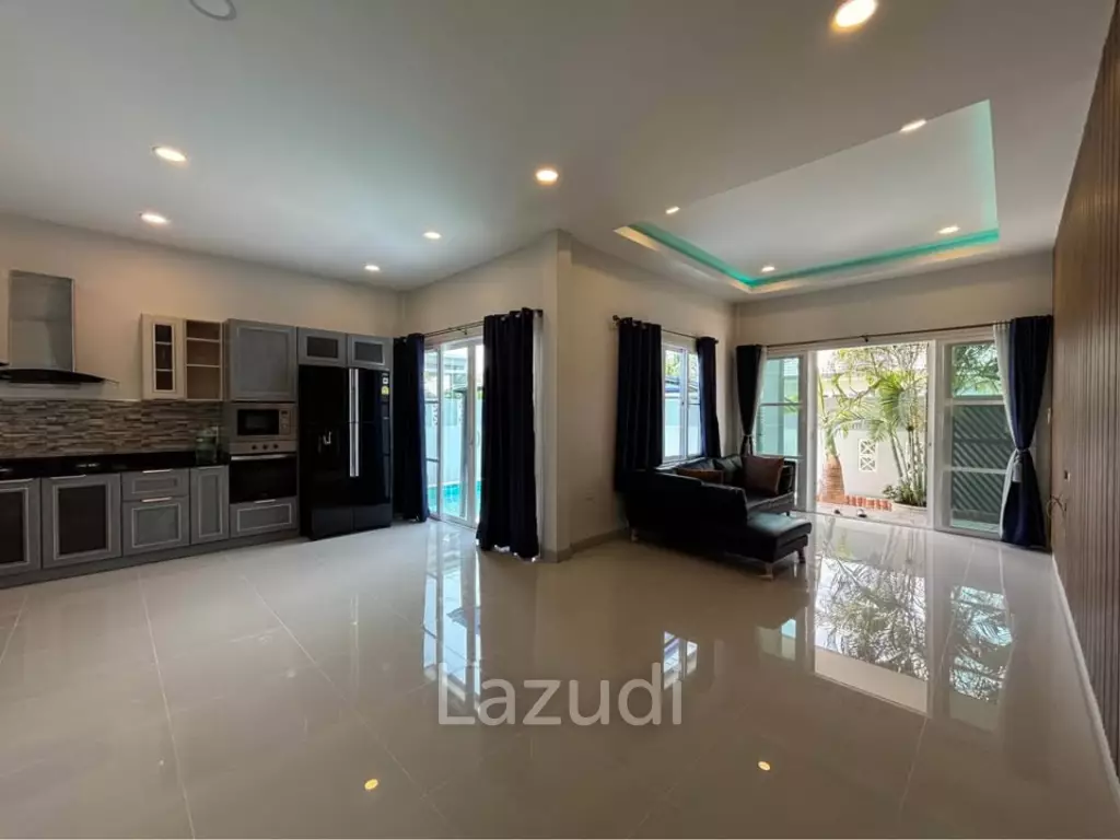 Soi 70: Modern Pool Villa, Freehold with Private Pool