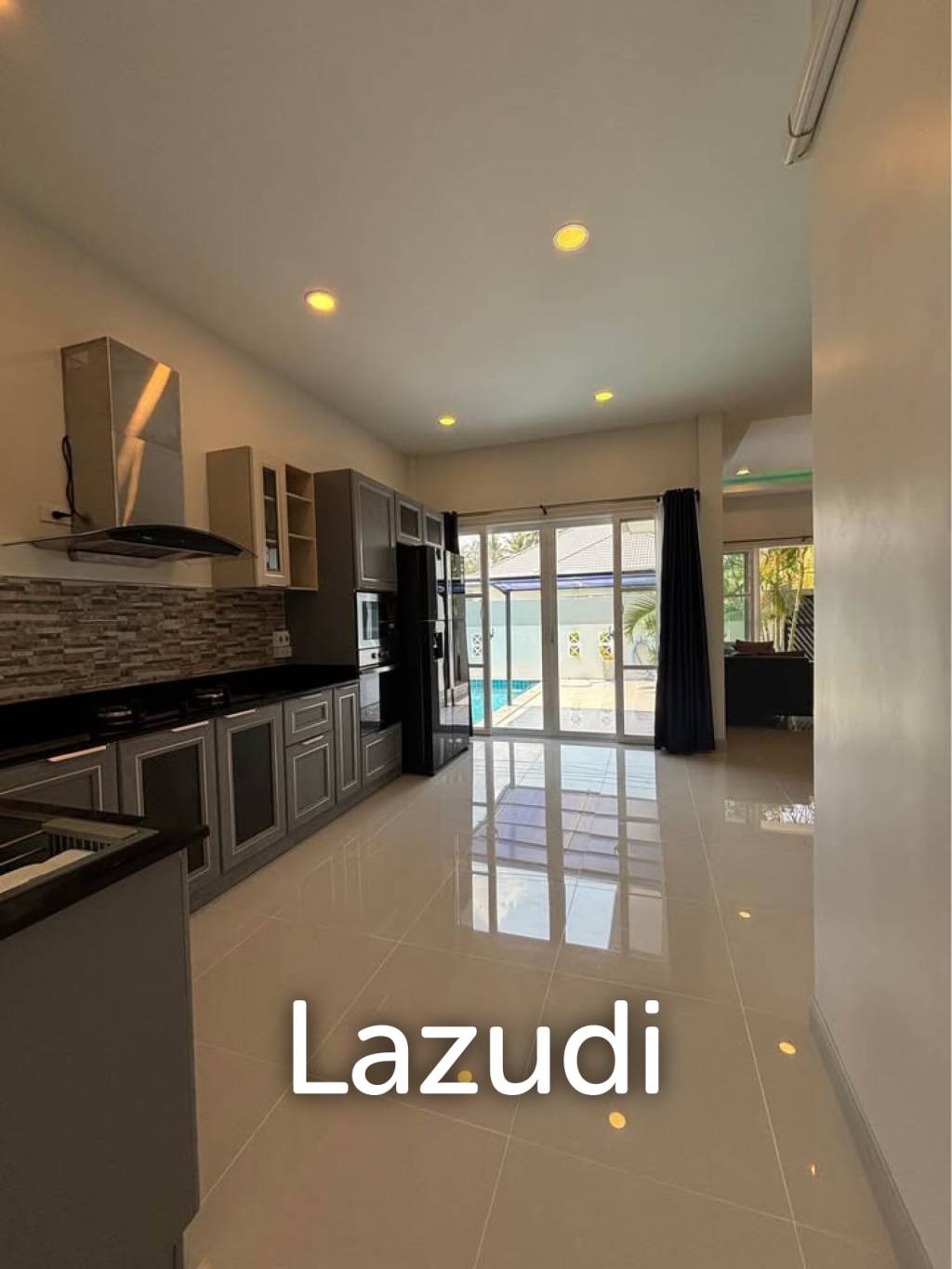 Soi 70: Modern Pool Villa, Freehold with Private Pool