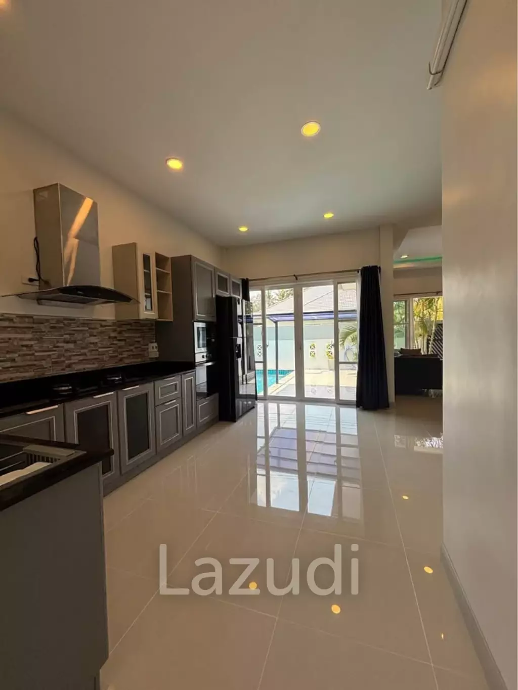 Soi 70: Modern Pool Villa, Freehold with Private Pool
