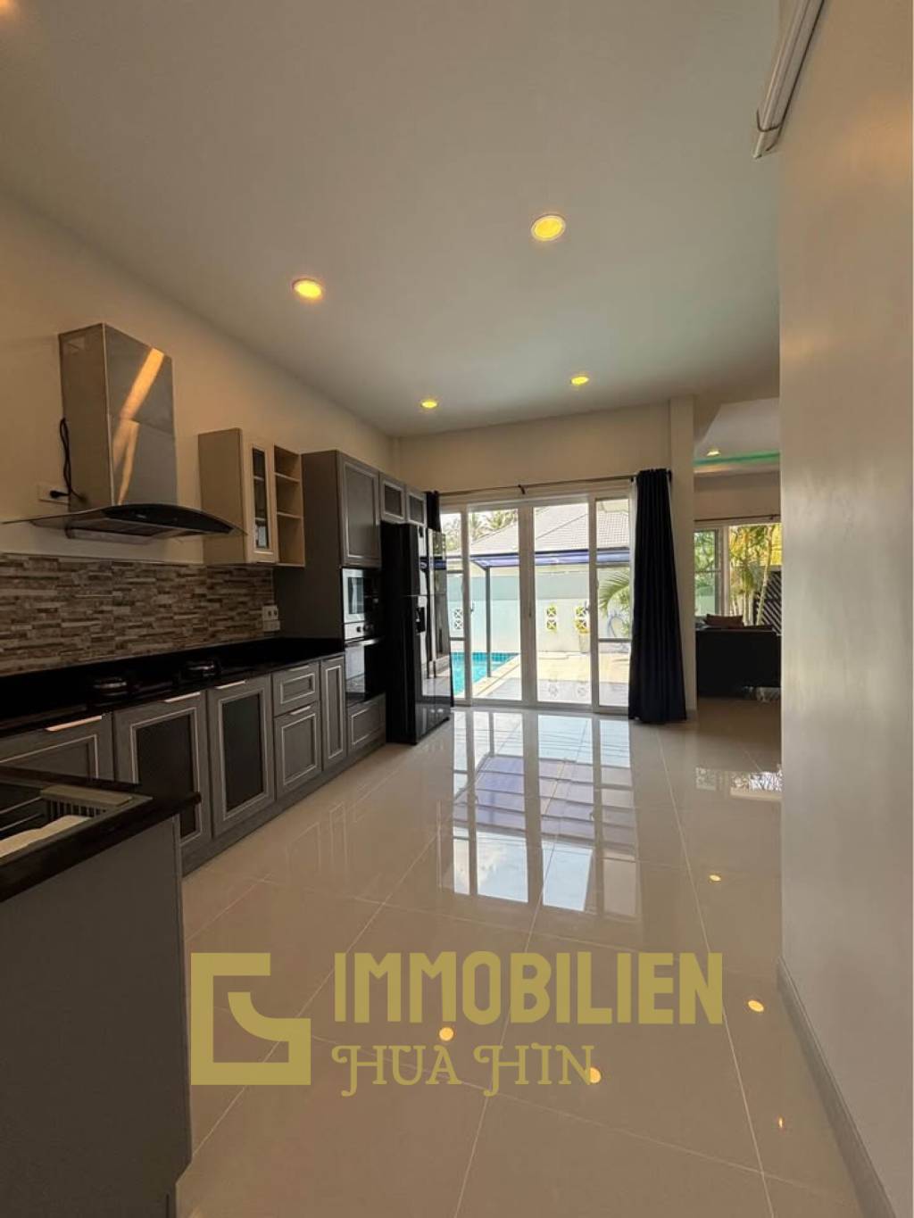 Pool / 3 Schlafzimmer / Europäische Küche