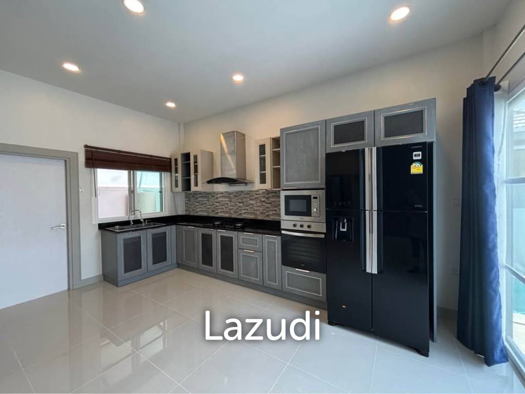 Soi 70: Modern Pool Villa, Freehold with Private Pool