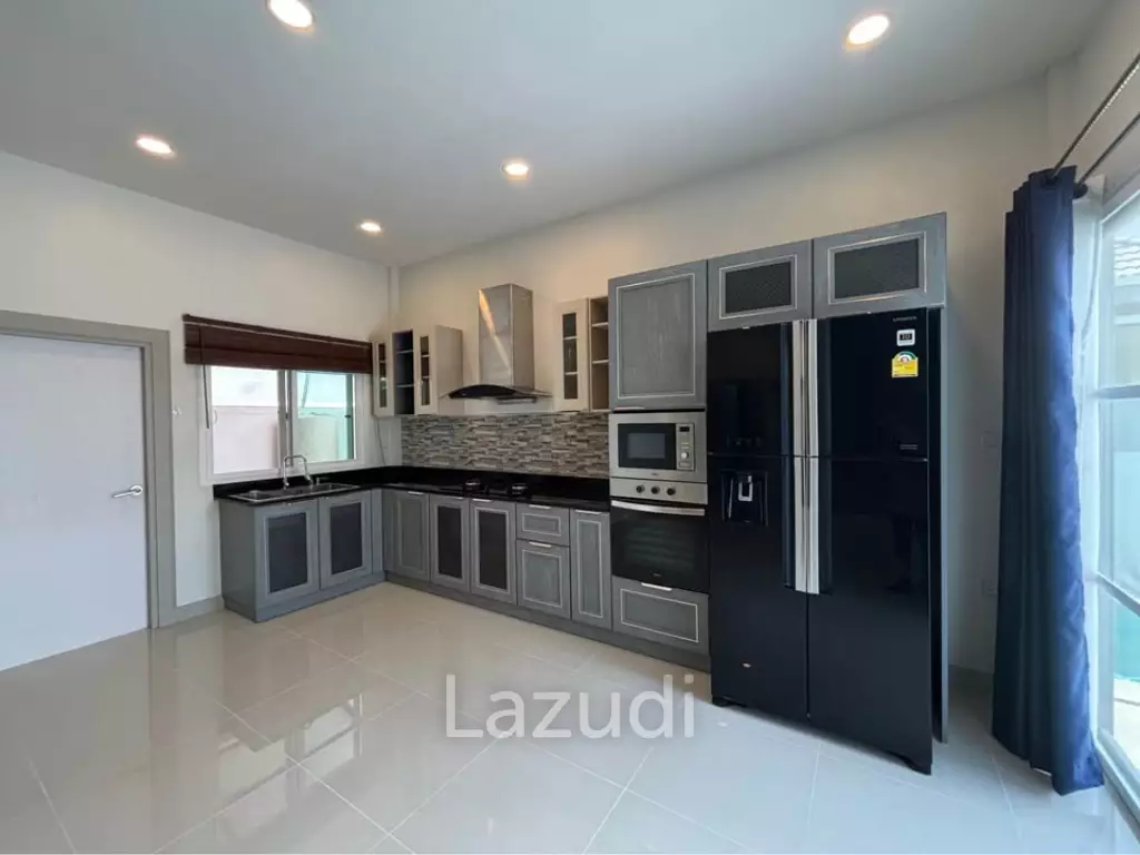 Soi 70: Modern Pool Villa, Freehold with Private Pool