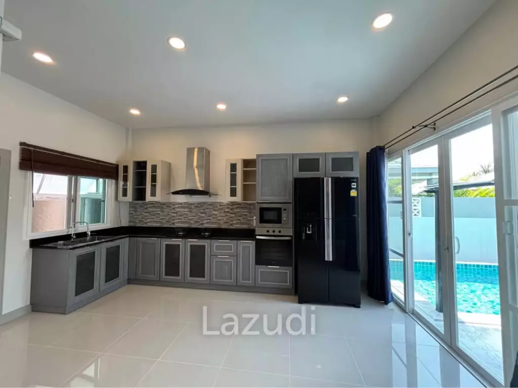 Soi 70: Modern Pool Villa, Freehold with Private Pool
