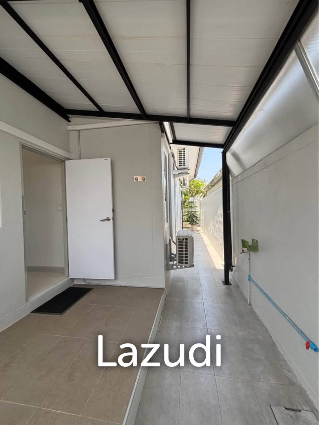 Soi 70: Modern Pool Villa, Freehold with Private Pool