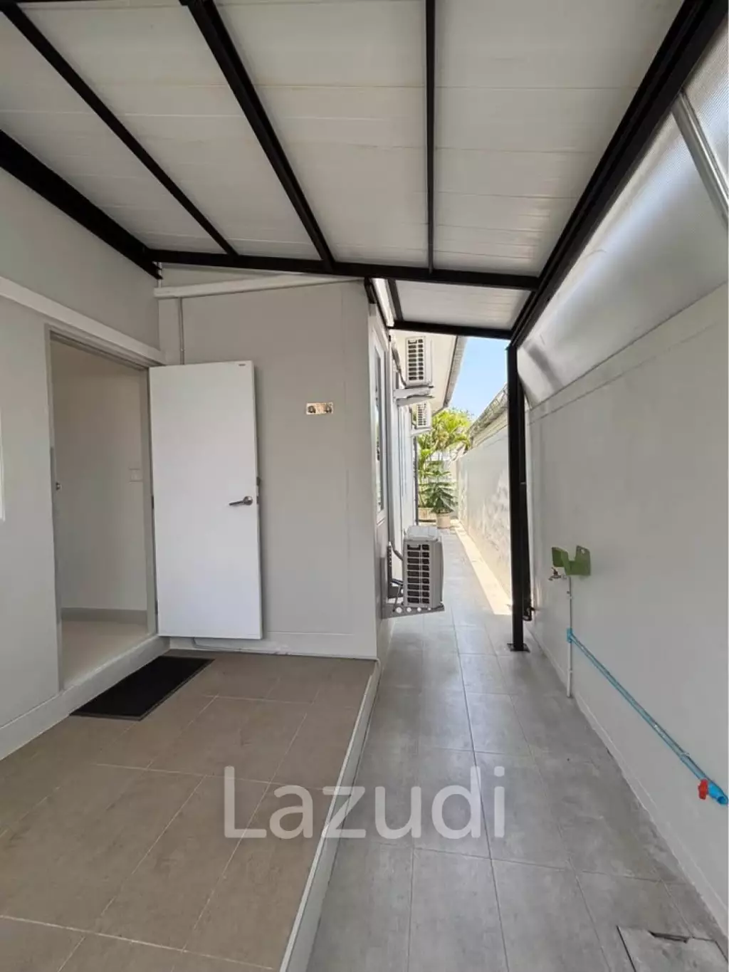 Soi 70: Modern Pool Villa, Freehold with Private Pool