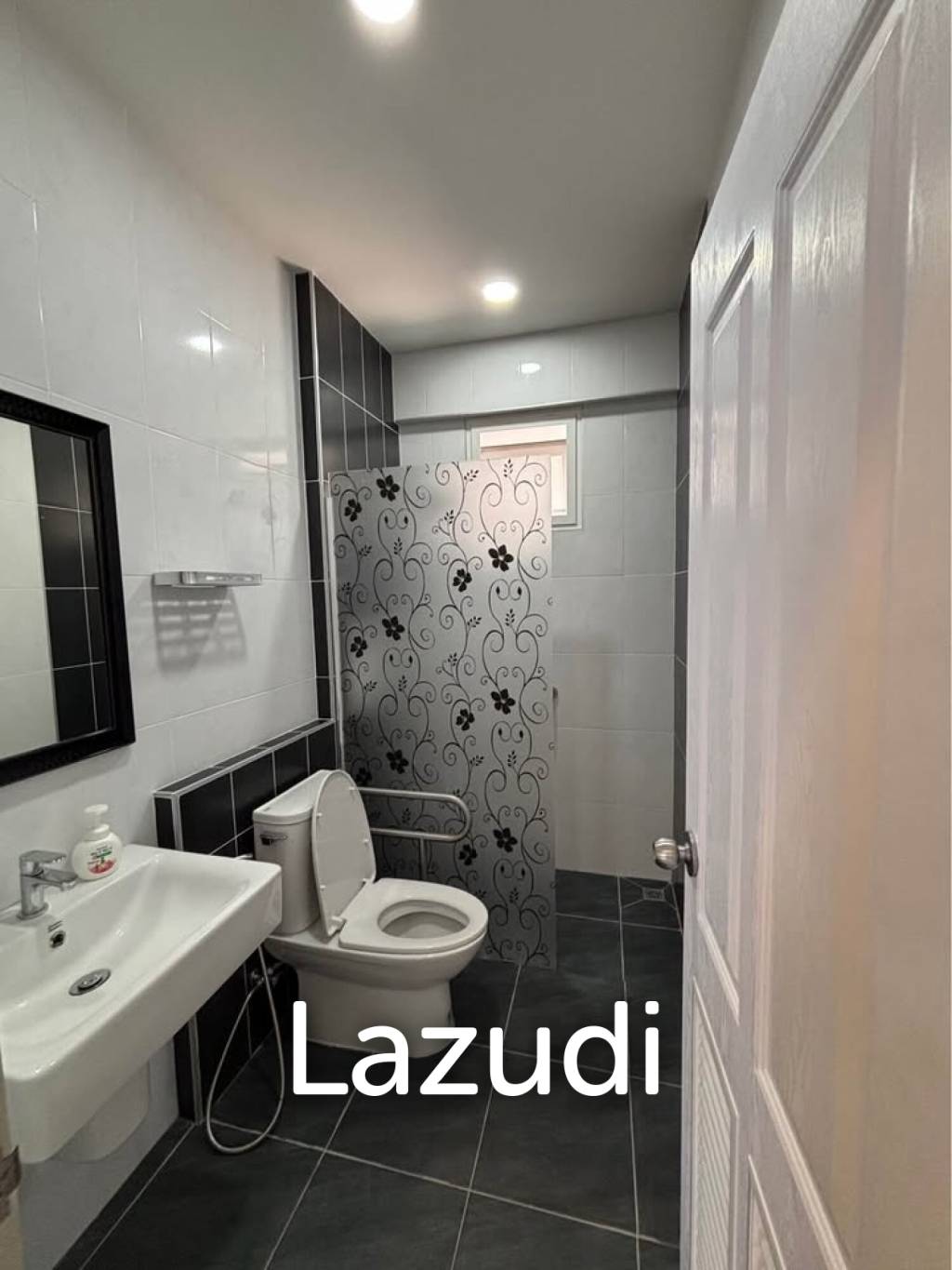 Soi 70: Modern Pool Villa, Freehold with Private Pool