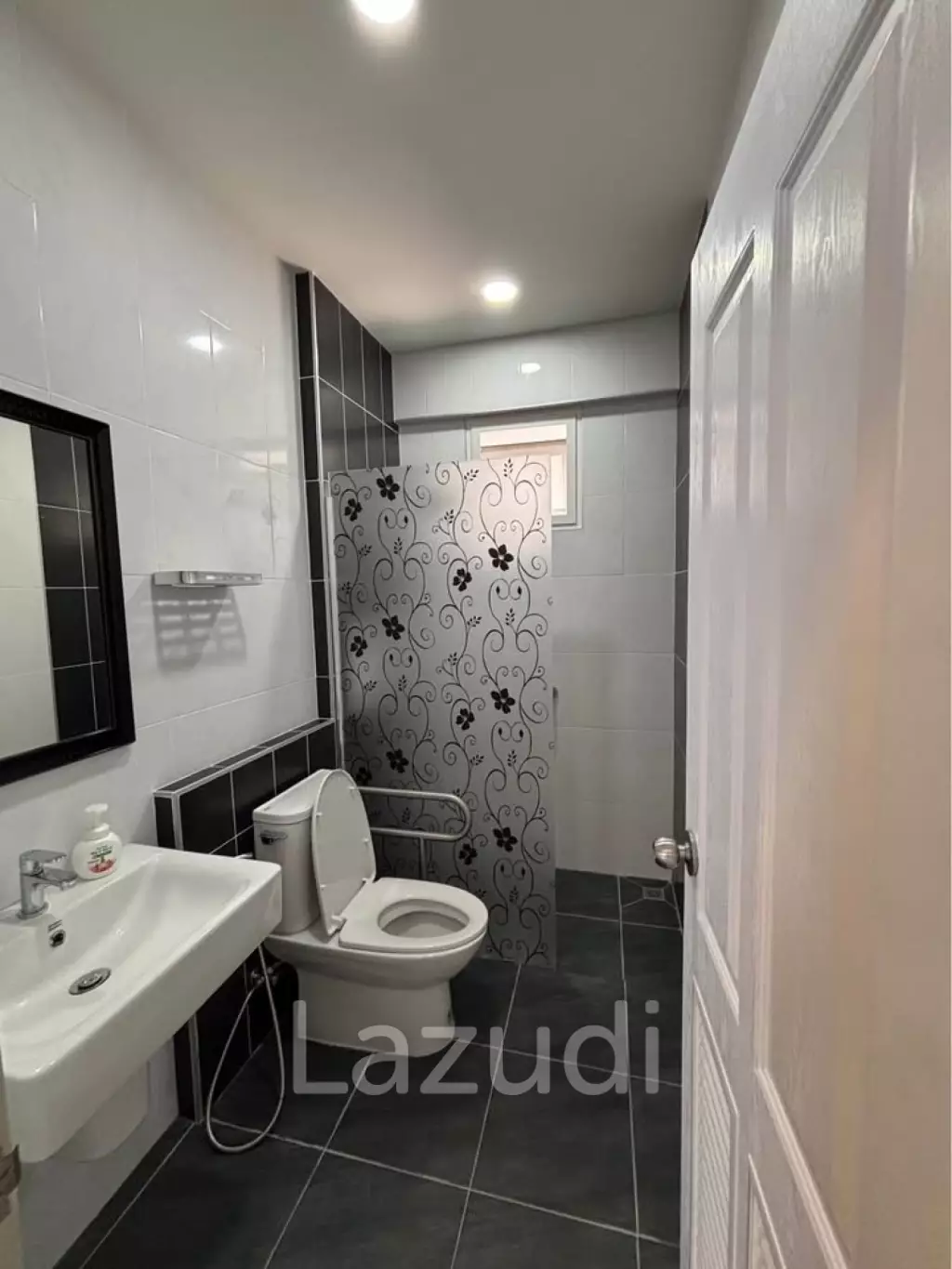 Soi 70: Modern Pool Villa, Freehold with Private Pool