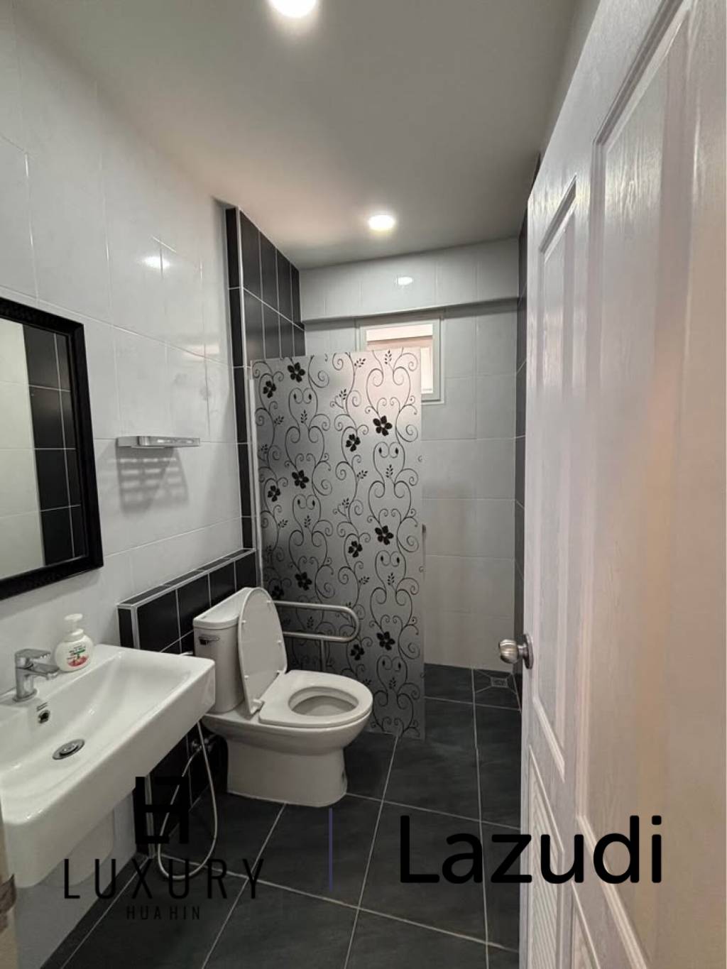 Soi 70: Modern Pool Villa, Freehold with Private Pool