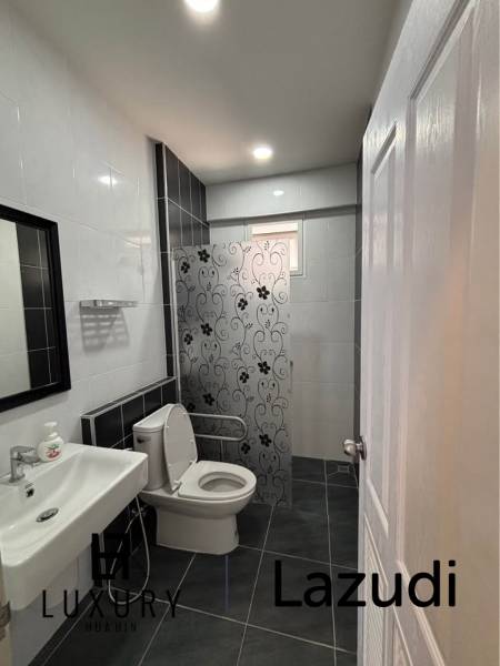 Soi 70: Modern Pool Villa, Freehold with Private Pool