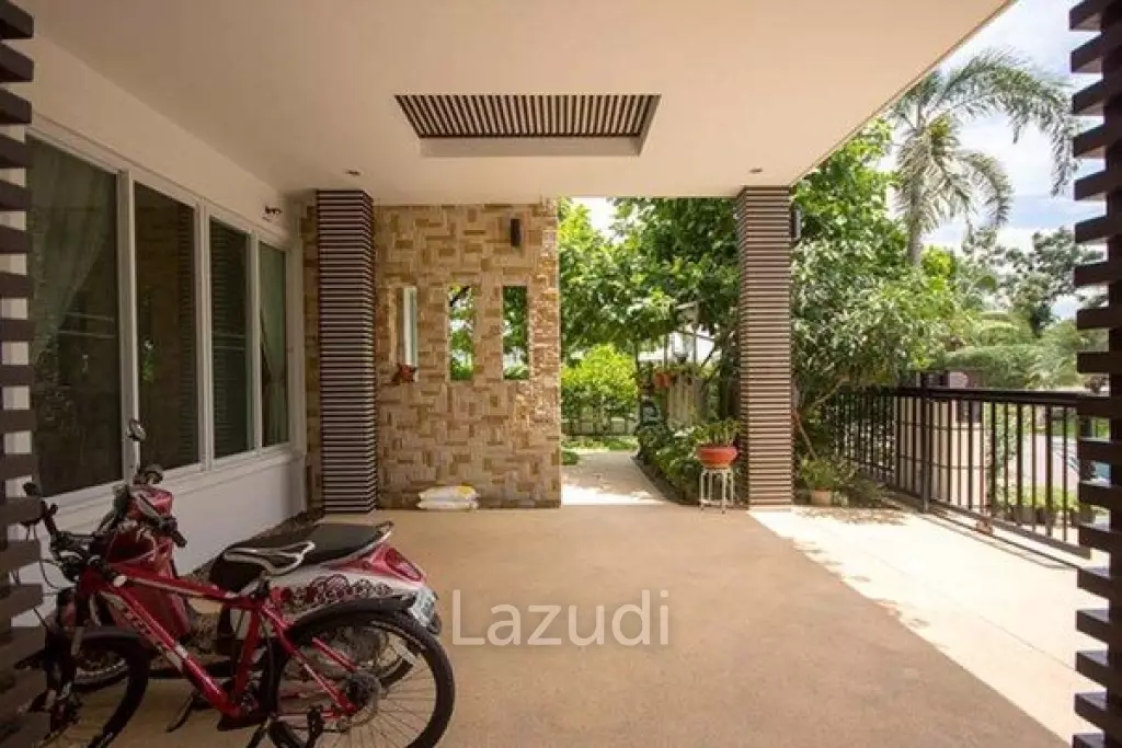 Luxury Modern 4 Bed Pool Villa 200 meters from Beach