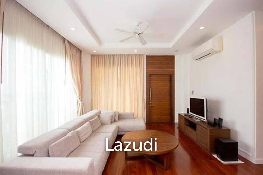 Luxury Modern 4 Bed Pool Villa 200 meters from Beach