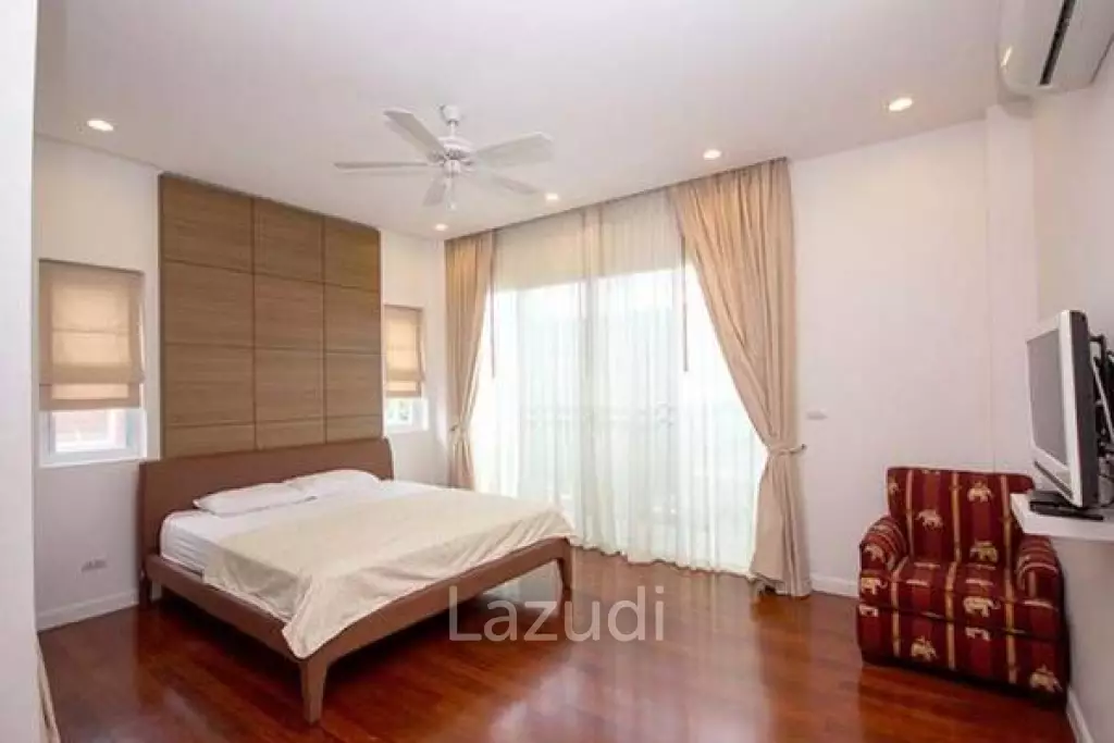 Luxury Modern 4 Bed Pool Villa 200 meters from Beach