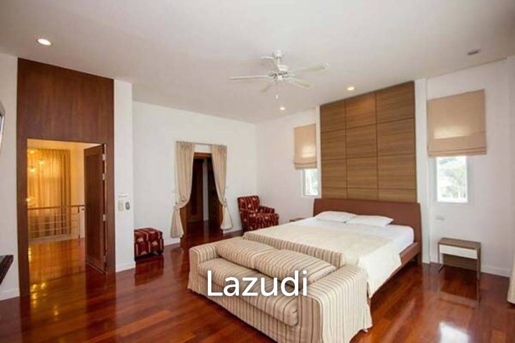 Luxury Modern 4 Bed Pool Villa 200 meters from Beach