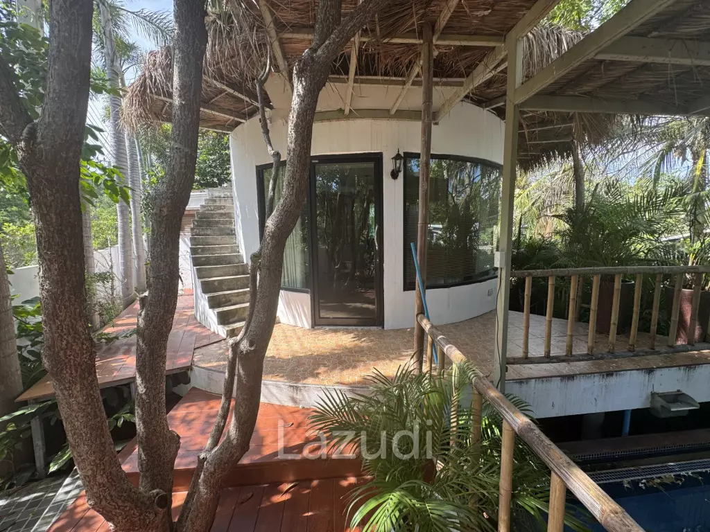 SAI NOI BEACH: UNIQUE pool villa a few 100 m from beachfront