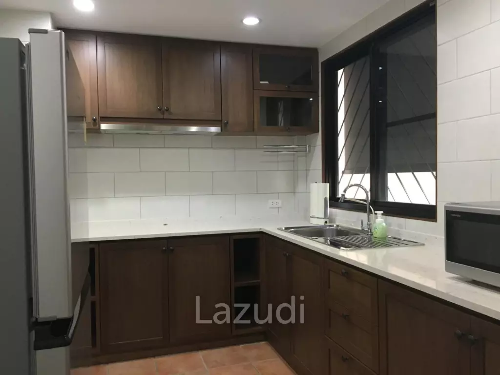 Spacious Home Office in Central Phrom Phong Thonglor