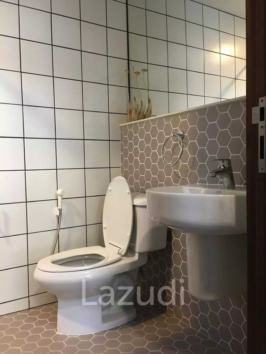 Spacious Home Office in Central Phrom Phong Thonglor