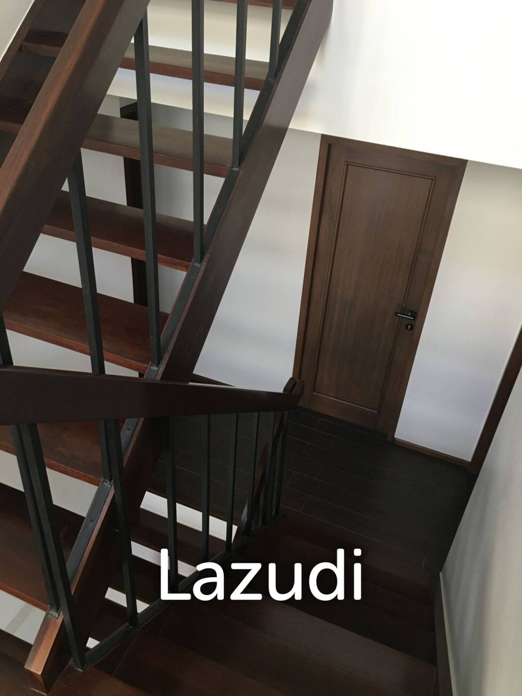 Spacious Home Office in Central Phrom Phong Thonglor