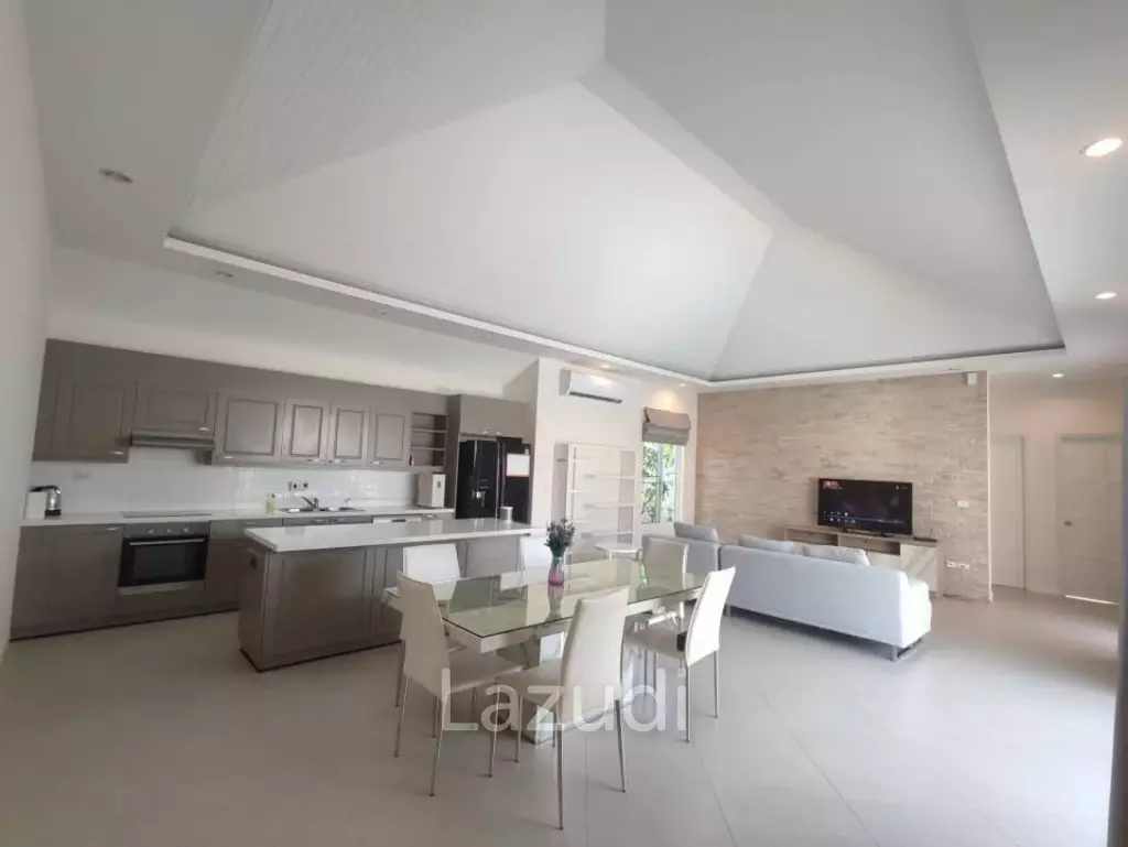 Luxury Pool Villa, 3 bed, 3 bath . 2 minutes from Golf Course