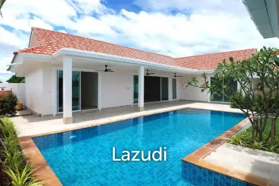Luxury Pool Villa, 3 bed, 3 bath . 2 minutes from Golf Course