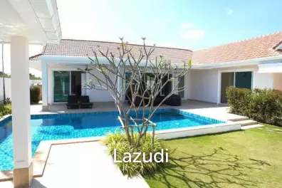 Luxury Pool Villa, 3 bed, 3 bath . 2 minutes from Golf Course