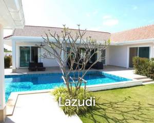Luxury Pool Villa, 3 bed, 3 bath . 2 minutes from Golf Course