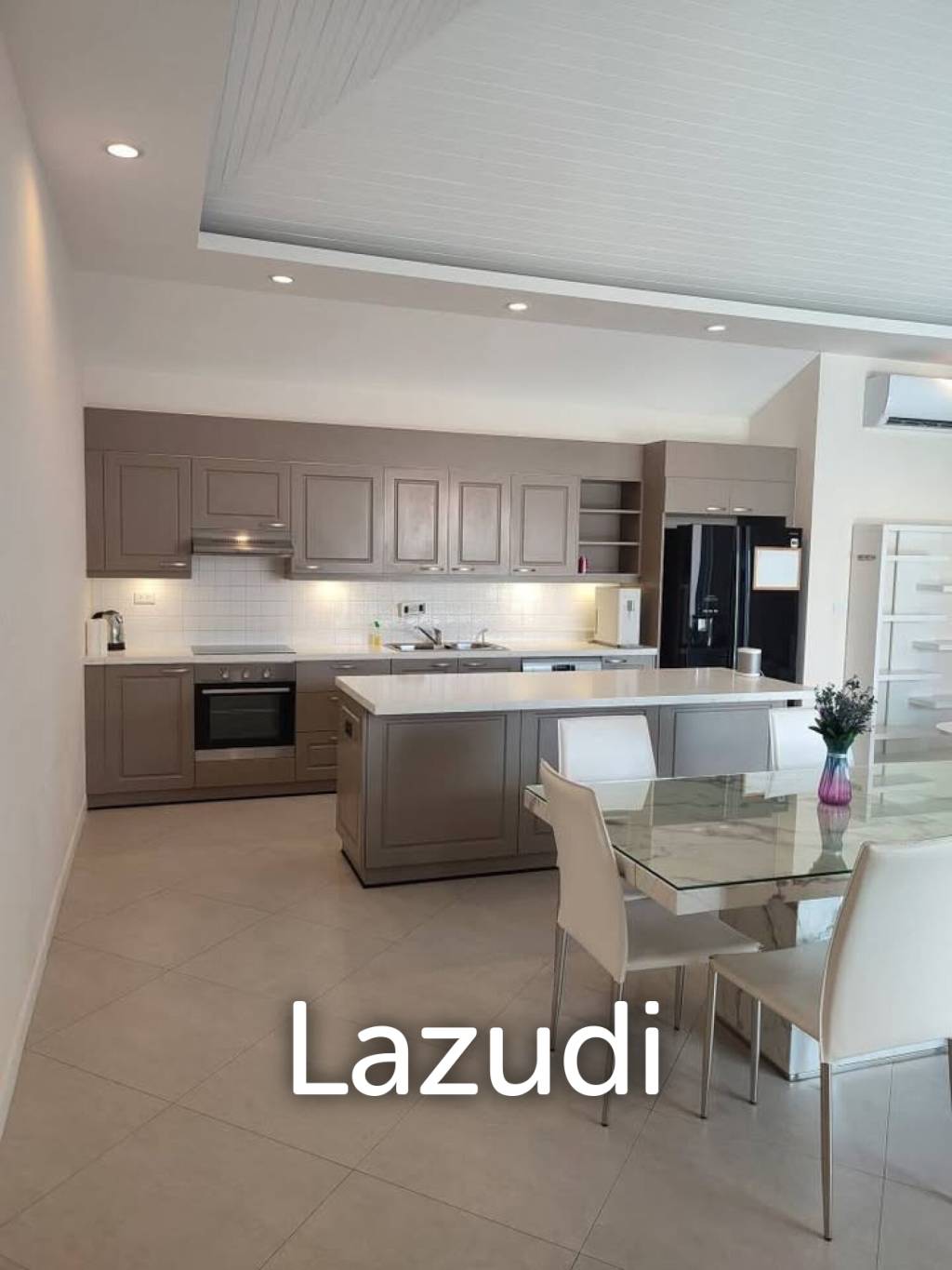 Luxury Pool Villa, 3 bed, 3 bath . 2 minutes from Golf Course