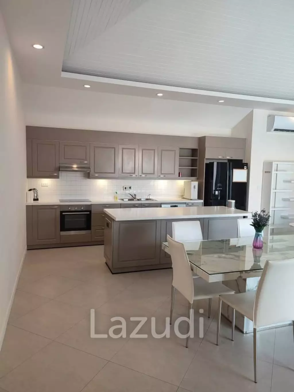 Luxury Pool Villa, 3 bed, 3 bath . 2 minutes from Golf Course