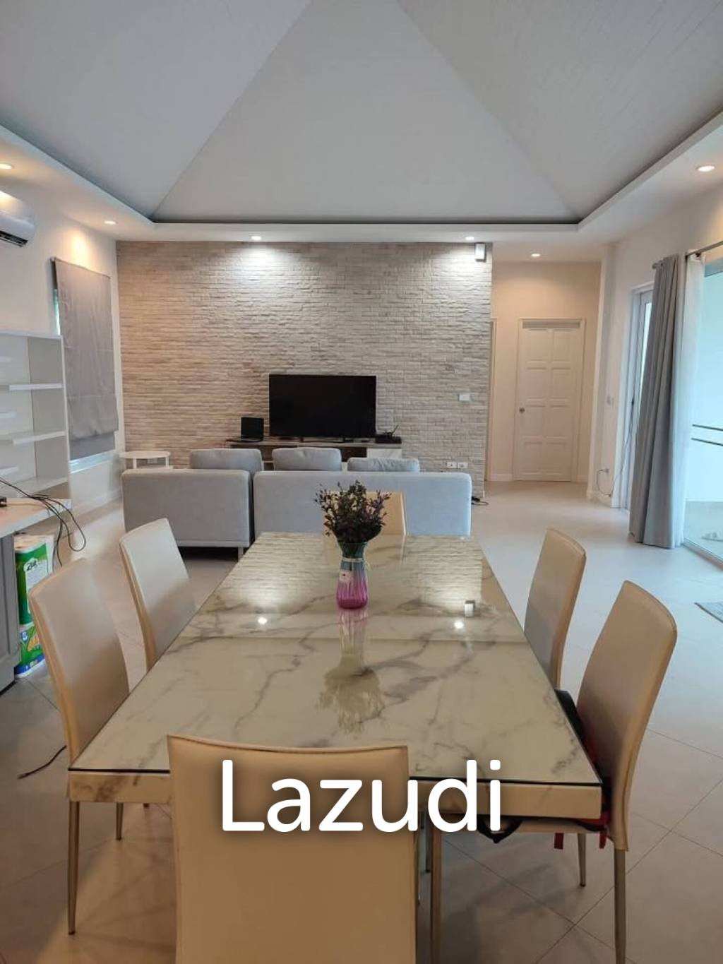 Luxury Pool Villa, 3 bed, 3 bath . 2 minutes from Golf Course