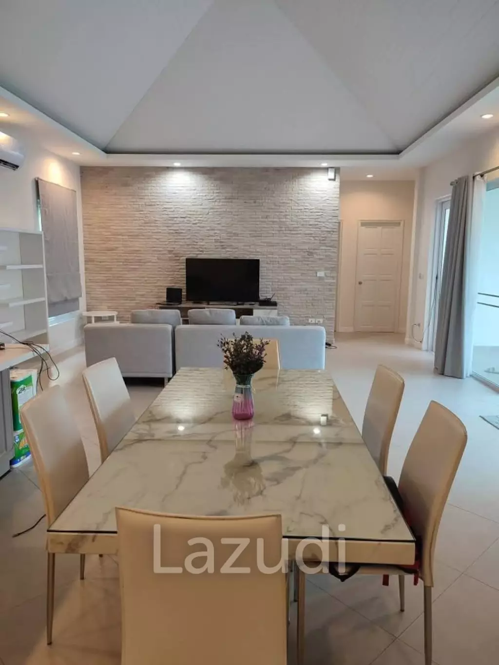 Luxury Pool Villa, 3 bed, 3 bath . 2 minutes from Golf Course