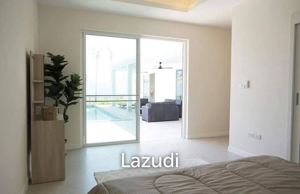 Luxury Pool Villa, 3 bed, 3 bath . 2 minutes from Golf Course