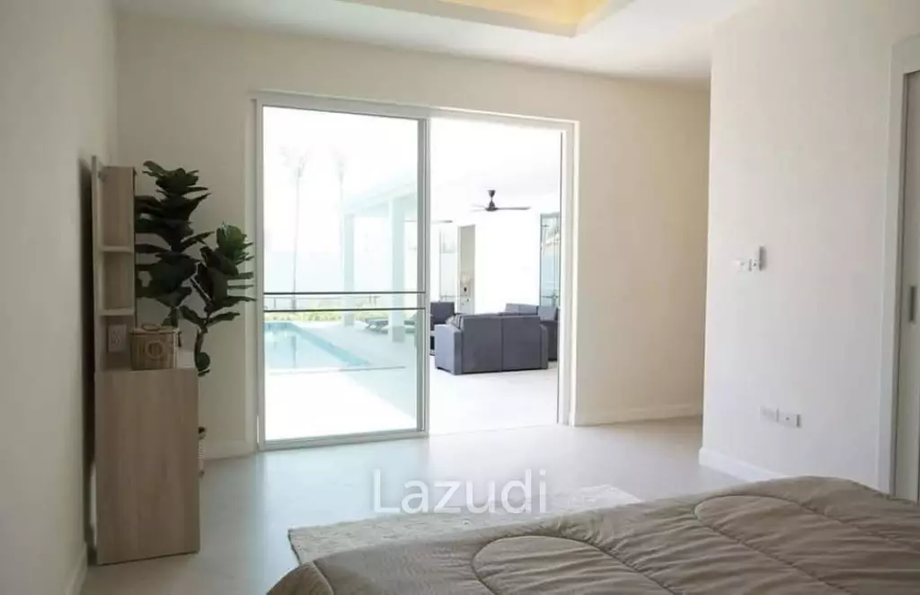 Luxury Pool Villa, 3 bed, 3 bath . 2 minutes from Golf Course