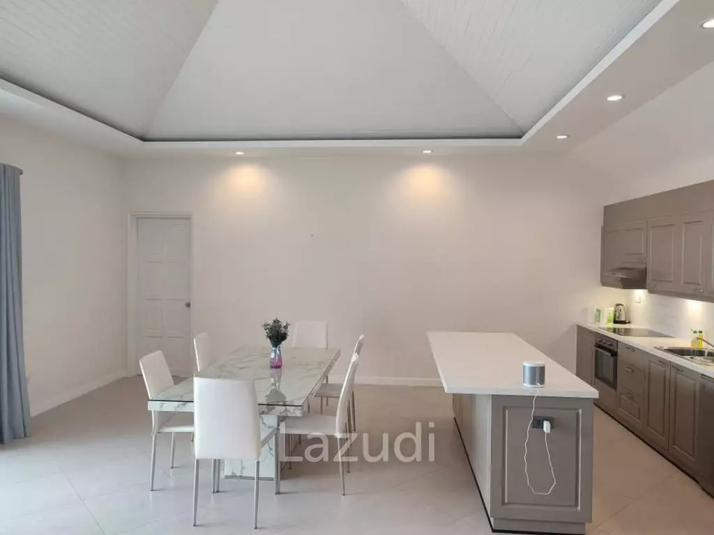 Luxury Pool Villa, 3 bed, 3 bath . 2 minutes from Golf Course