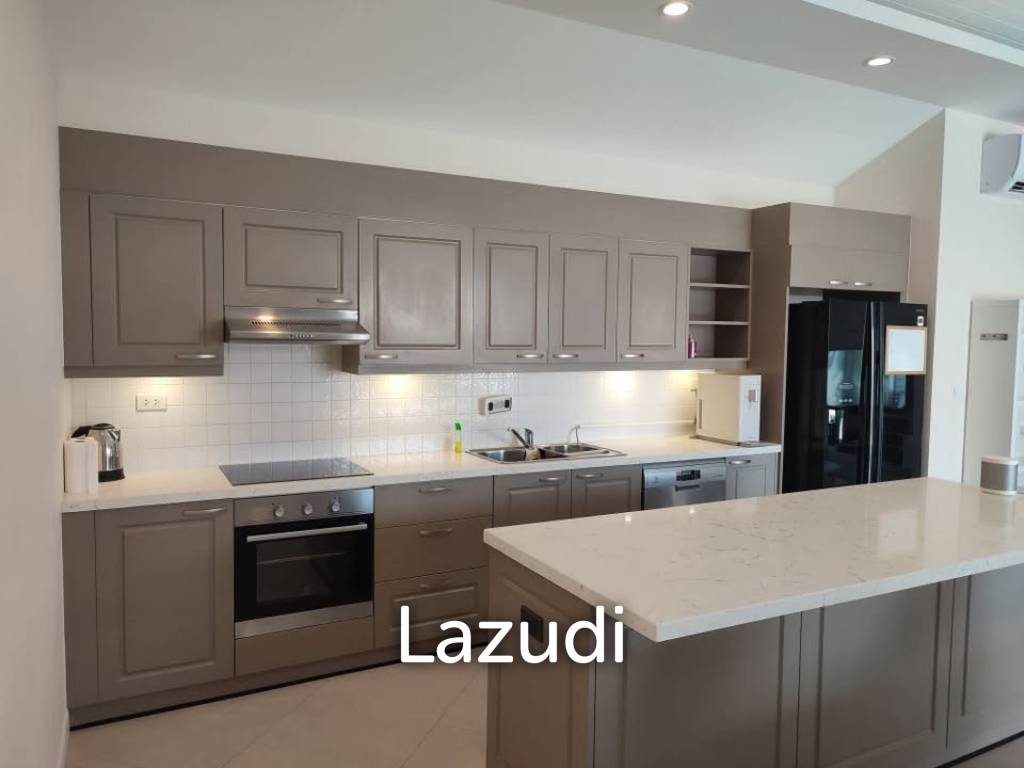 Luxury Pool Villa, 3 bed, 3 bath . 2 minutes from Golf Course