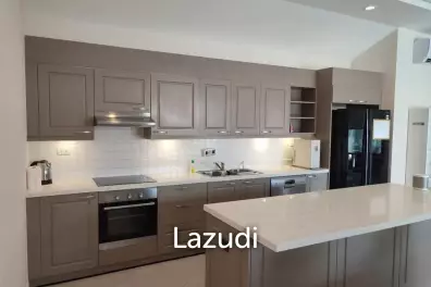 Luxury Pool Villa, 3 bed, 3 bath . 2 minutes from Golf Course