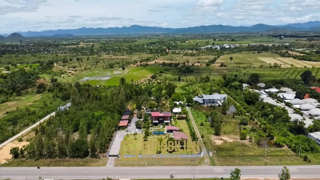 วิลล่า 5 ห้องนอนพร้อมสระว่ายน้ำและพื้นที่สวนขนาดใหญ่ในทับใต้ หัวหิน