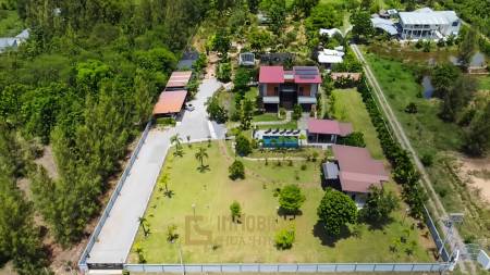 วิลล่า 5 ห้องนอนพร้อมสระว่ายน้ำและพื้นที่สวนขนาดใหญ่ในทับใต้ หัวหิน