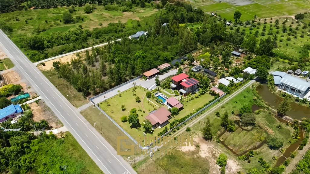 วิลล่า 5 ห้องนอนพร้อมสระว่ายน้ำและพื้นที่สวนขนาดใหญ่ในทับใต้ หัวหิน