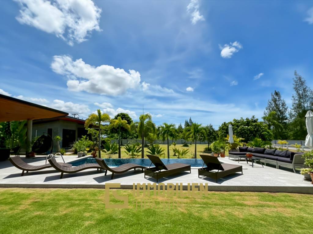 วิลล่า 5 ห้องนอนพร้อมสระว่ายน้ำและพื้นที่สวนขนาดใหญ่ในทับใต้ หัวหิน
