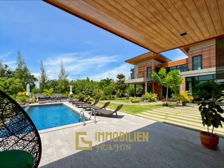 วิลล่า 5 ห้องนอนพร้อมสระว่ายน้ำและพื้นที่สวนขนาดใหญ่ในทับใต้ หัวหิน