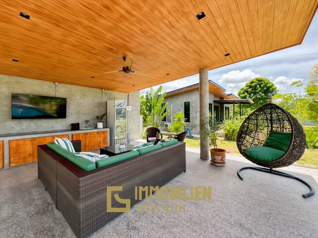 วิลล่า 5 ห้องนอนพร้อมสระว่ายน้ำและพื้นที่สวนขนาดใหญ่ในทับใต้ หัวหิน