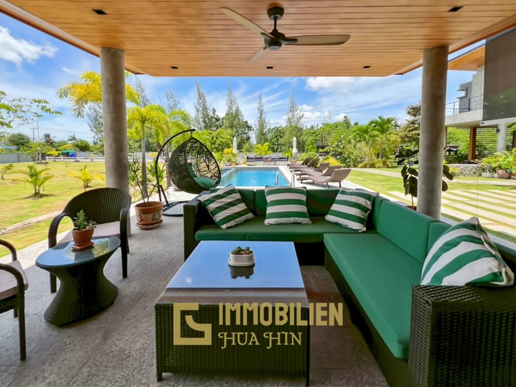 วิลล่า 5 ห้องนอนพร้อมสระว่ายน้ำและพื้นที่สวนขนาดใหญ่ในทับใต้ หัวหิน