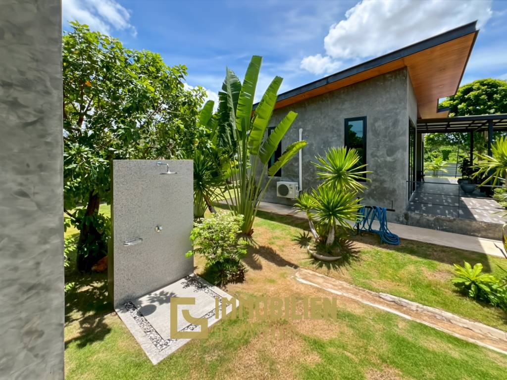 วิลล่า 5 ห้องนอนพร้อมสระว่ายน้ำและพื้นที่สวนขนาดใหญ่ในทับใต้ หัวหิน